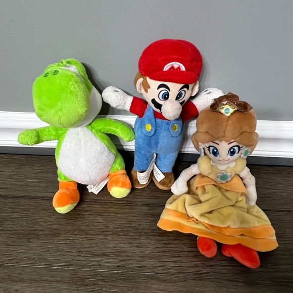 Nintendo Super Mario Bros Plush Bundle - Mario, Yoshi,‎ Princess Daisy - Picture 2 of 8